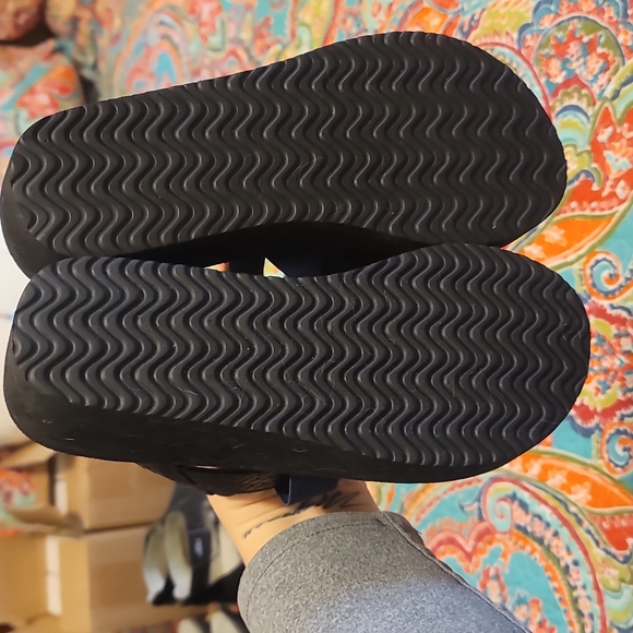 Muk Luks Wedge Sandal Women's Size 6 Navy and Black - Picture 5 of 5